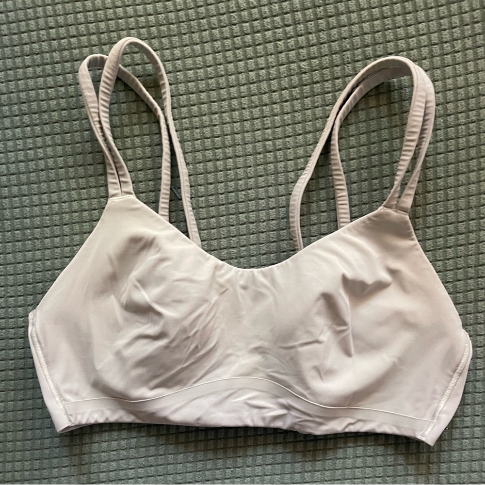 Lululemon like a cloud bra